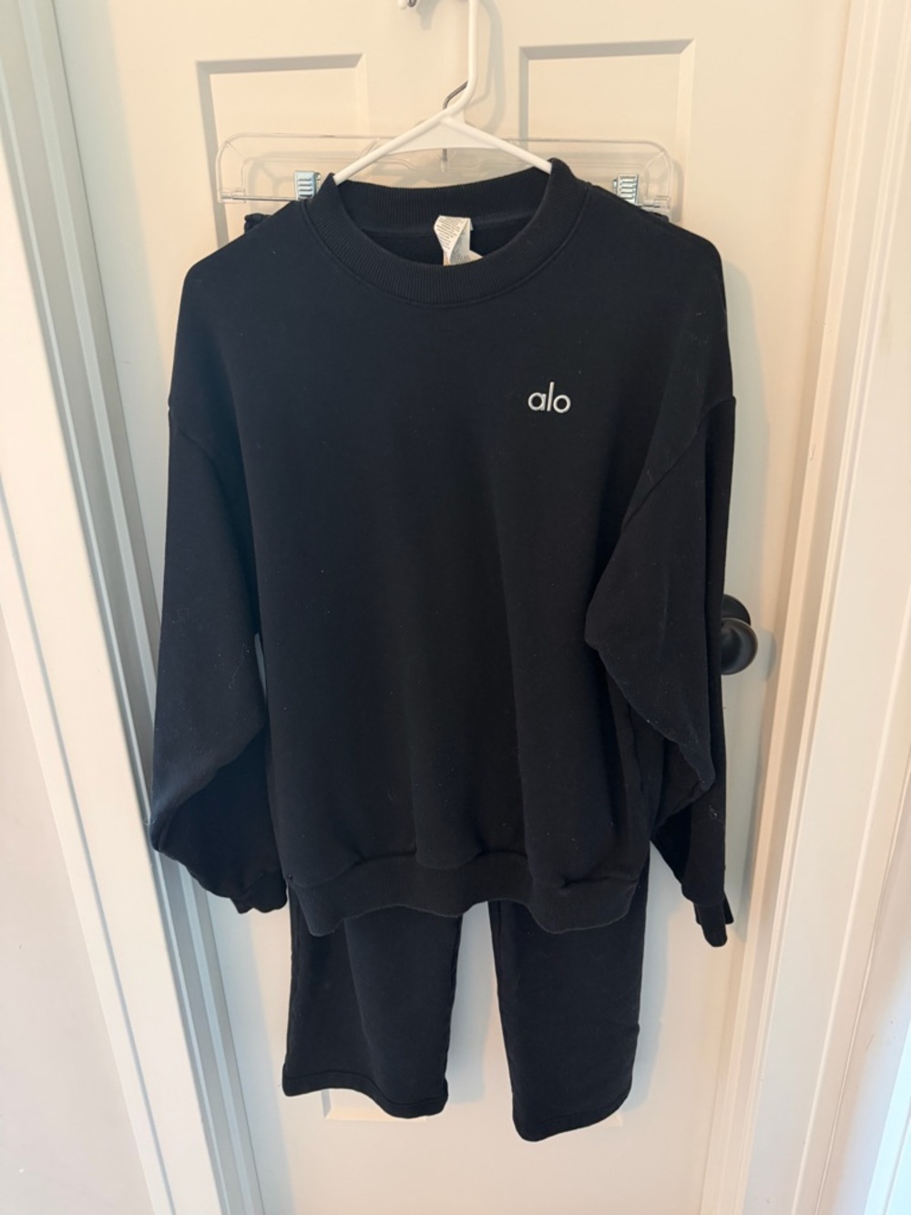 Alo Black Crewneck Sweatshirt and Sweatpants Set